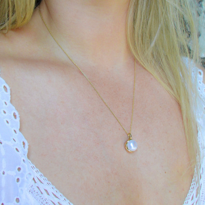Pearl Gold Pendant Necklace