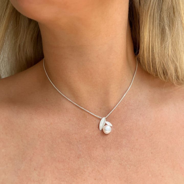 Pearl & Silver Leaf Pendant Necklace