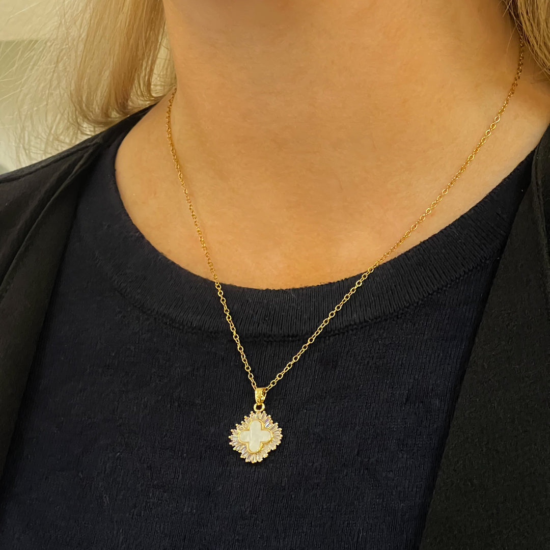 Mother of Pearl Clover Radiate Necklace