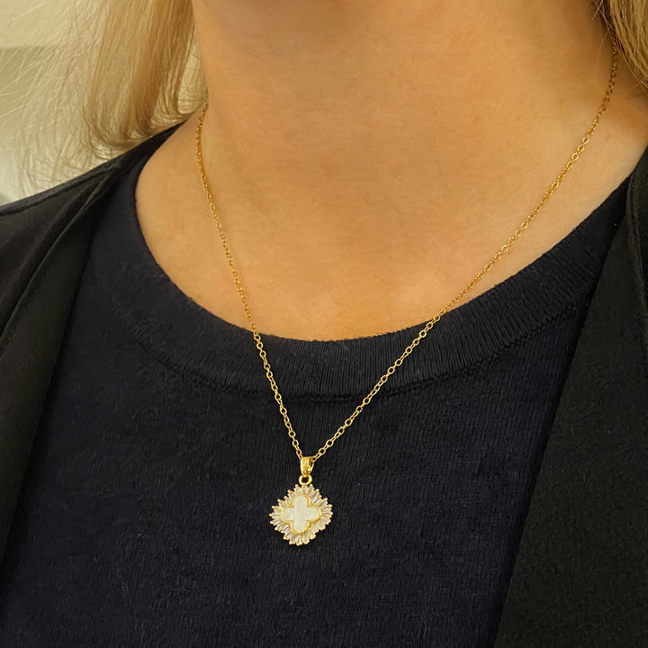 Mother of Pearl Clover Radiate Necklace