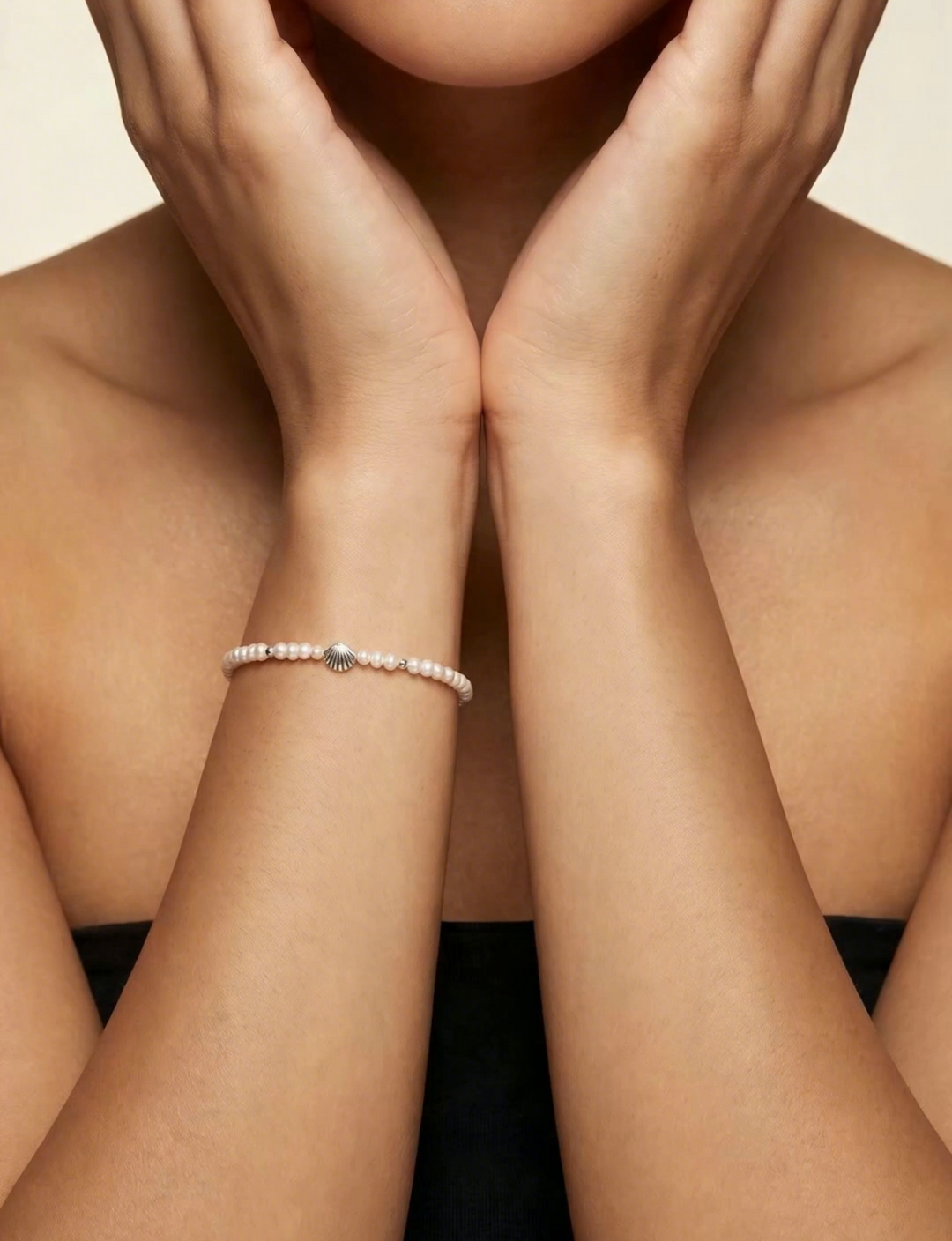 Shell Charm Fresh Water Pearl Bracelet