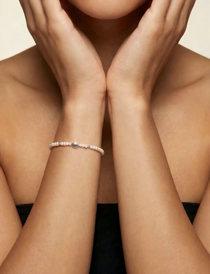 Shell Charm Fresh Water Pearl Bracelet