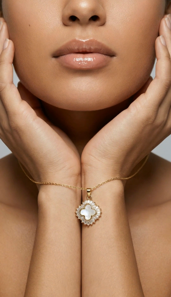 Mother of Pearl Clover Radiate Necklace