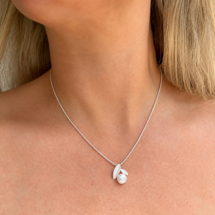 Pearl & Silver Leaf Pendant Necklace