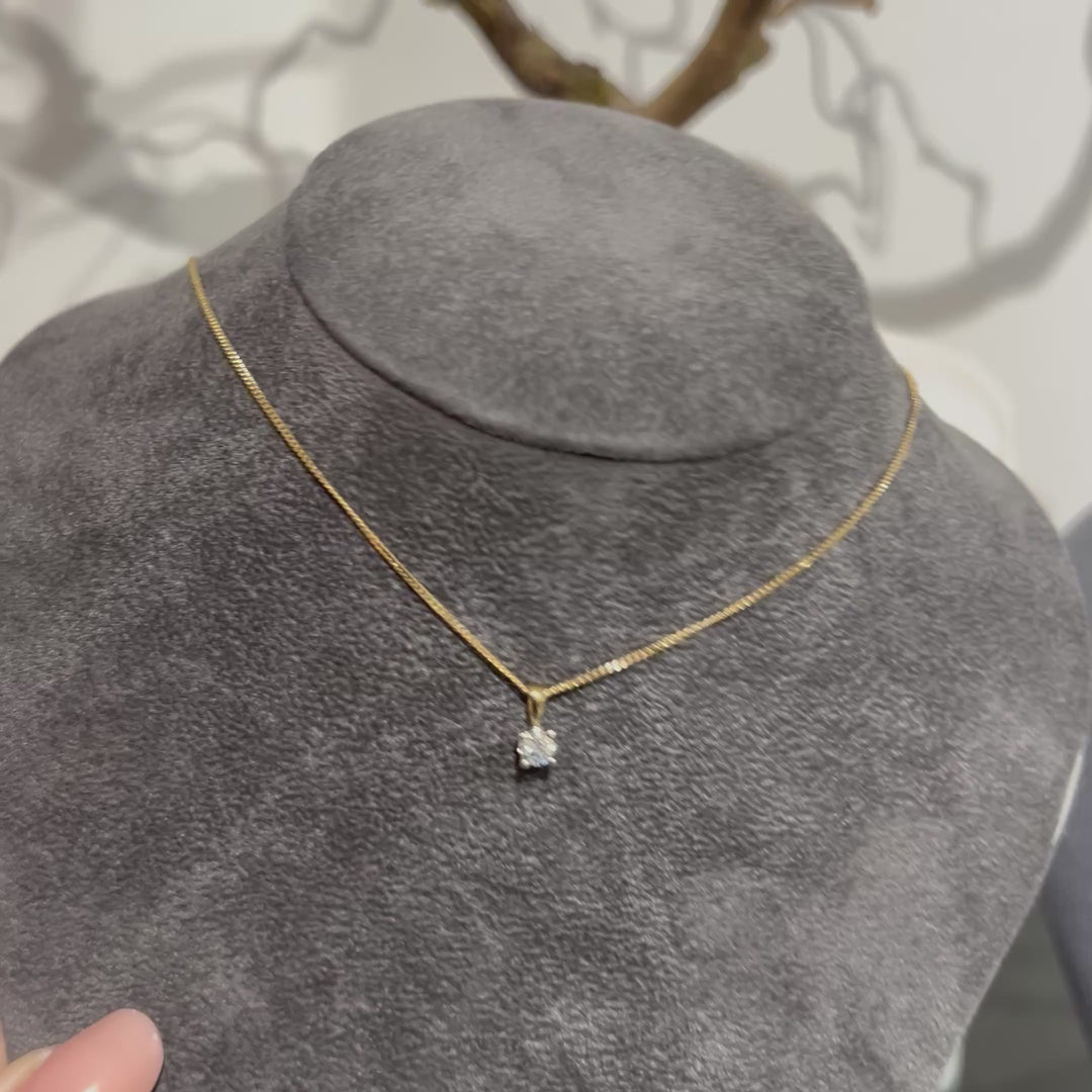 18ct Gold Diamond Pendant Necklace
