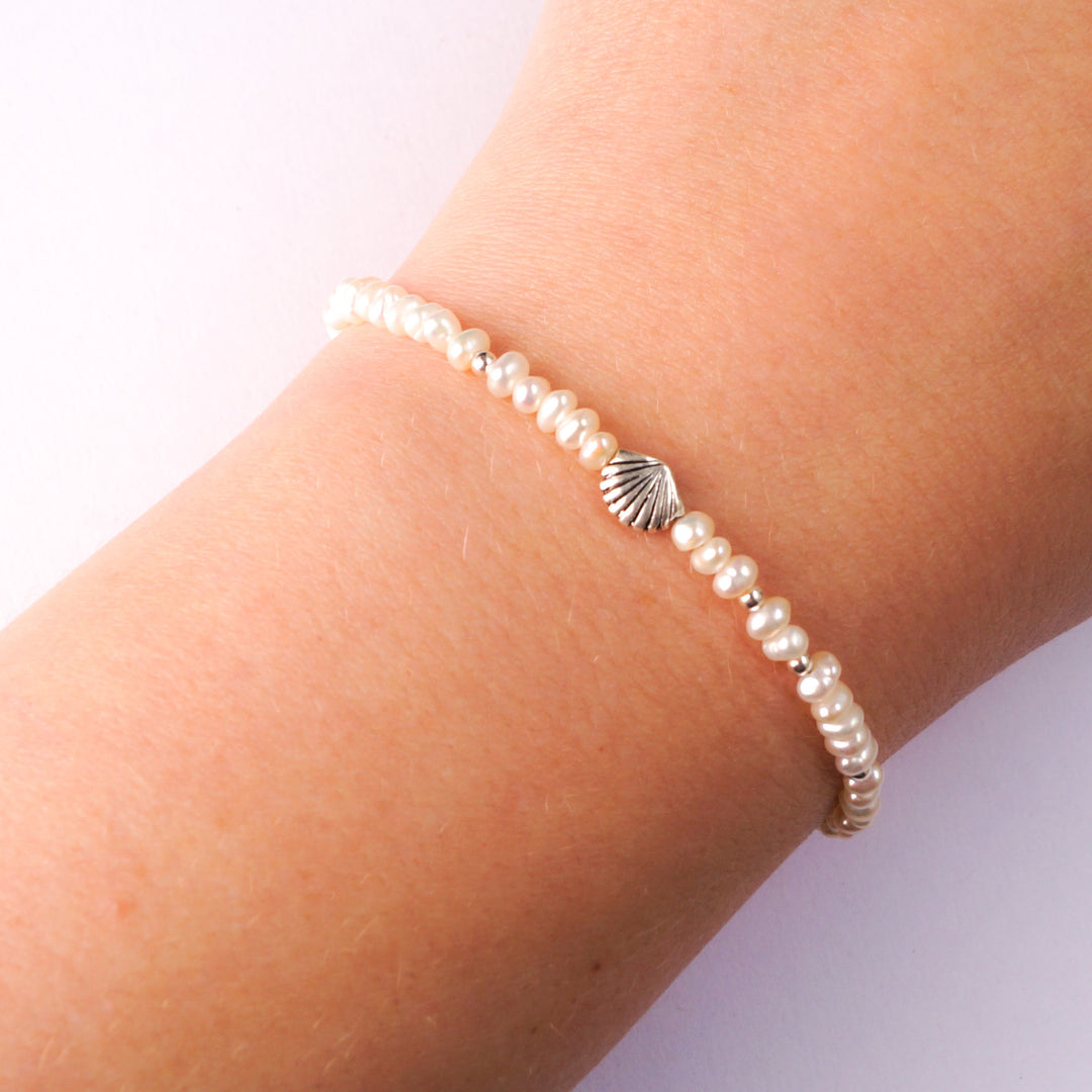 Shell Charm Fresh Water Pearl Bracelet